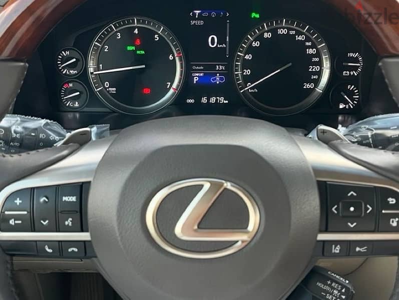 Lexus LX 570 2016 9