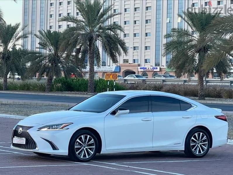 Lexus ES 300 2020 5