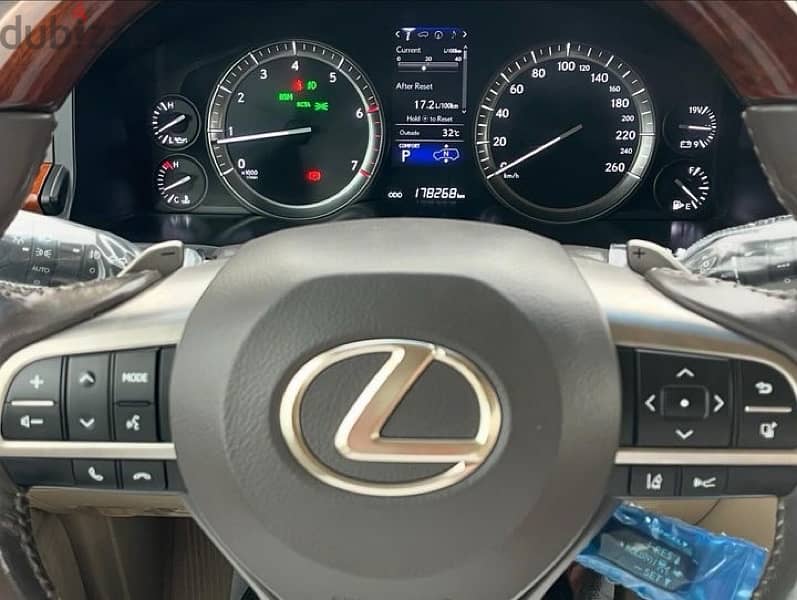 Lexus LX 570 2016 7