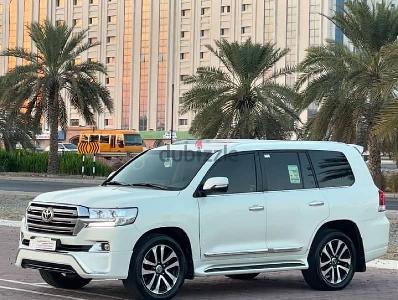 Toyota Land Cruiser 2017 1