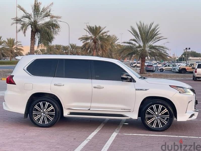 Lexus LX 570 2016 1