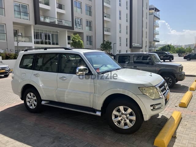 Mitsubishi Pajero 2015 V6 gls 7