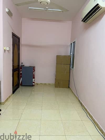 Room for rent in 70 omr