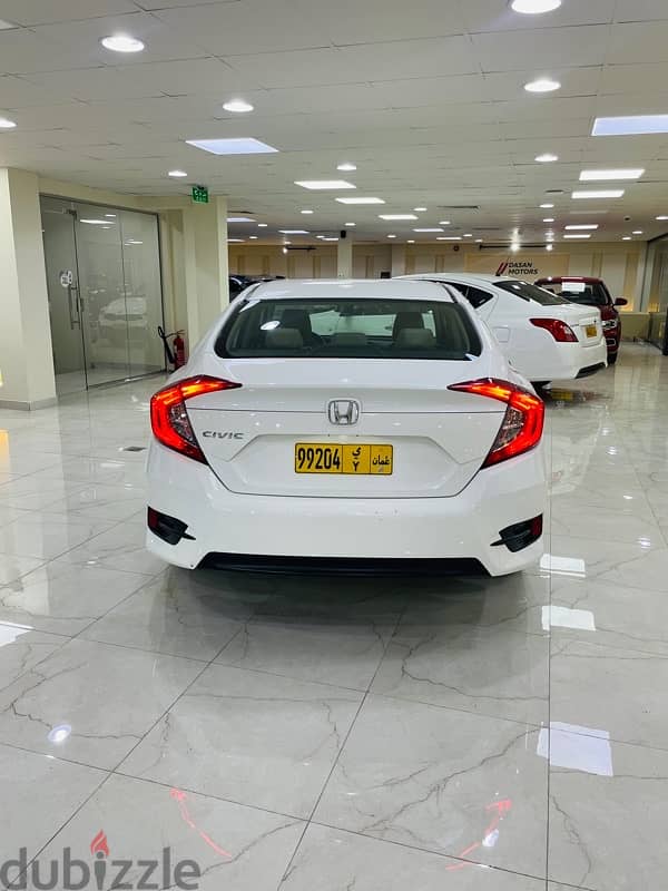 Honda Civic 2019 4