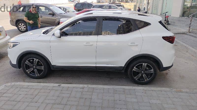 SUV Mg zs for rent Day 12 Rials weekly 75 Rials 1