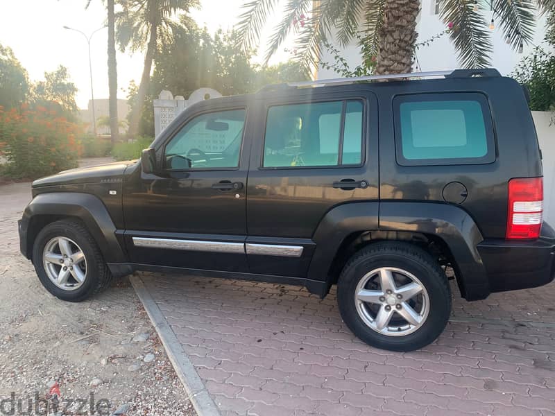 Black Jeep Cherokee 2008 2