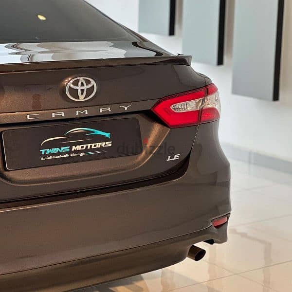 Toyota Camry 2020 4