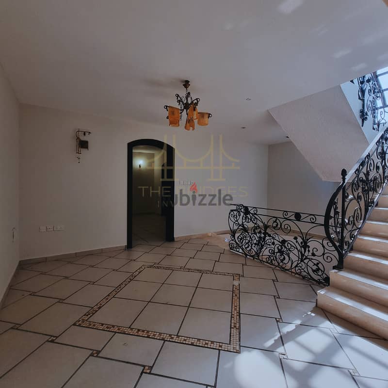 Beautiful 3+1 BR Villa in Al Khuwair 1