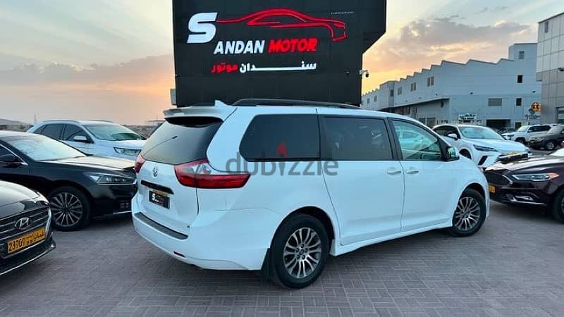 Toyota Sienna 2020 1