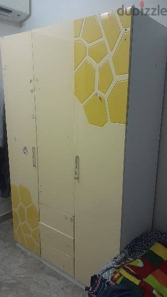 wardrobe 3 doors 2