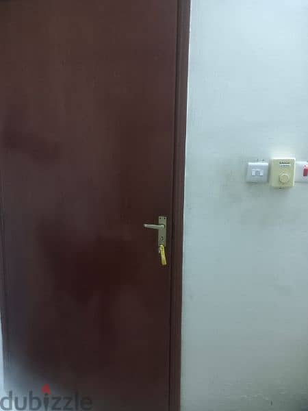 room available ruwi dish market with attched washroom 0