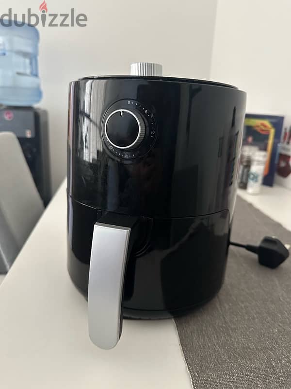 Used Air Fryer- 1200 w 2.5 L 0