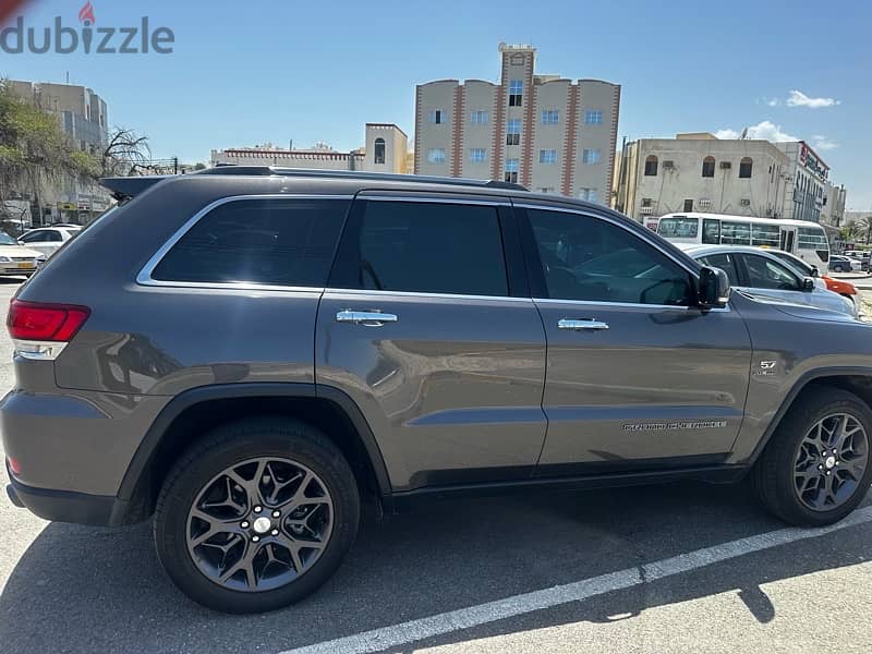 Jeep Grand Cherokee LIMITED 2021 GCC Full Option for Urgent Sale 3