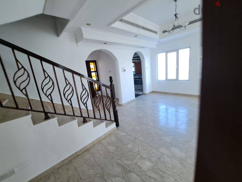 nice villa in Qurum Near PDO 10