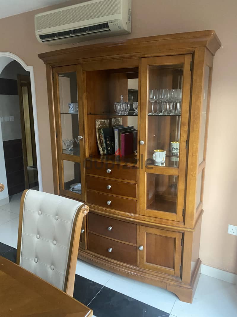 Dining set with expandable table and cupboard in very good condition 2