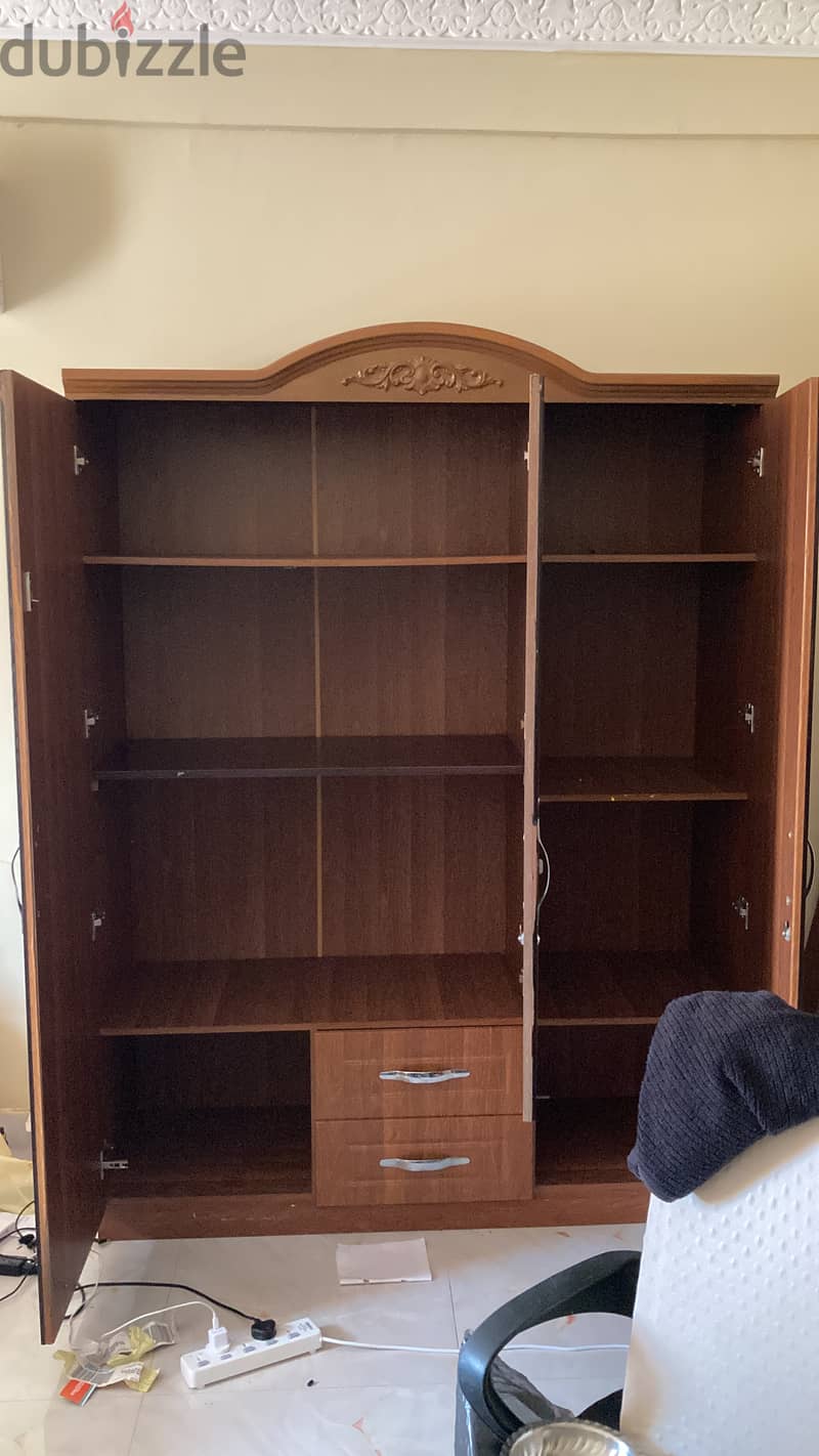 3 door cupboard for sale in good condition 3