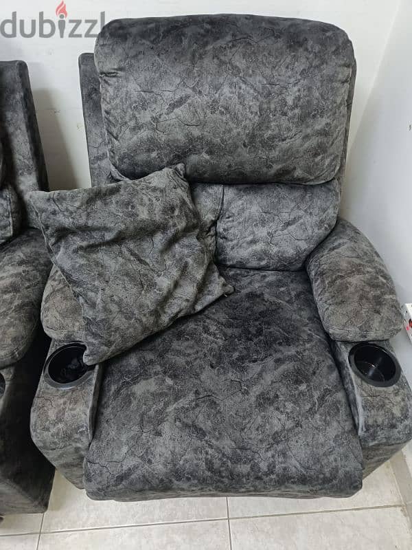 2 sofa chairs, good condition. 2