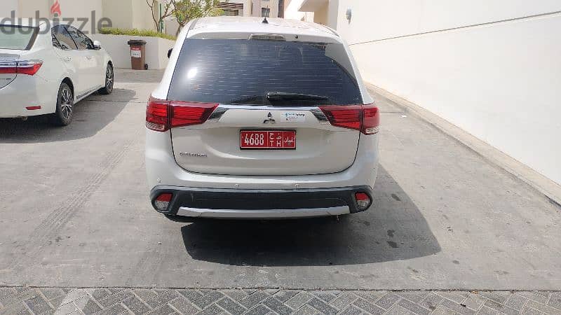 SUV Mitsubishi outlander 4x4 AWD 16 Rials 2