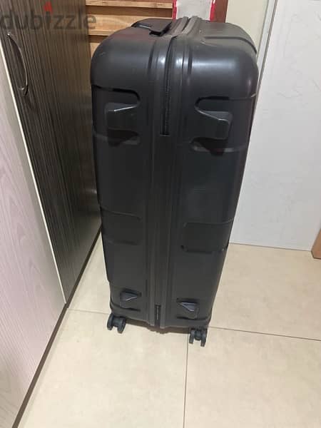 American Tourism 30 kg bag . . 1