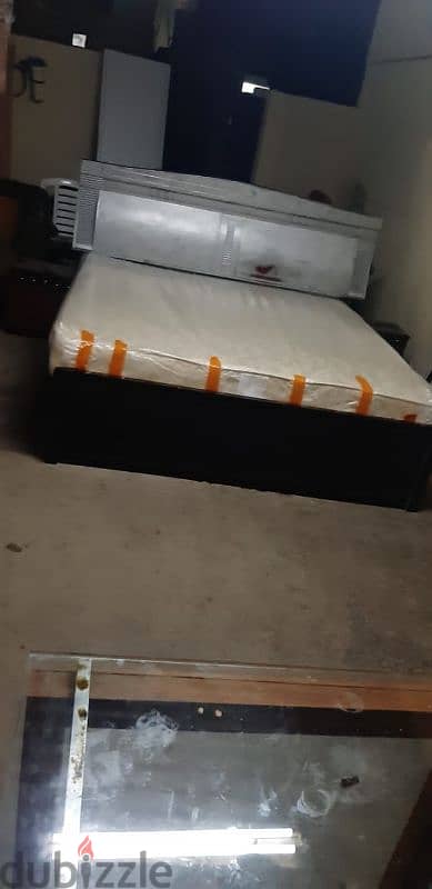 knig size bed and mattress available 1