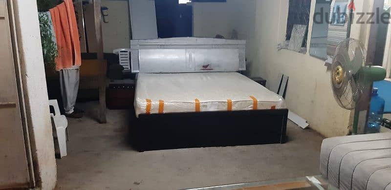 knig size bed and mattress available 2