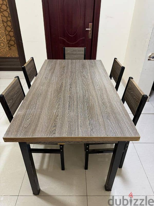 Dining Table with 5 Chairs 1