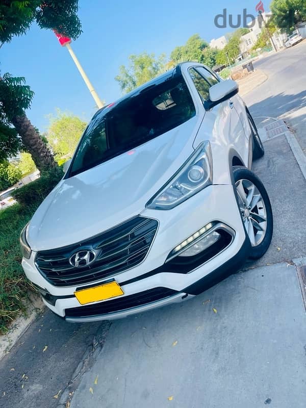 Hyundai Santa Fe 2016 model oman agency car for sell 1