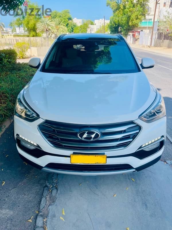 Hyundai Santa Fe 2016 model oman agency car for sell 2