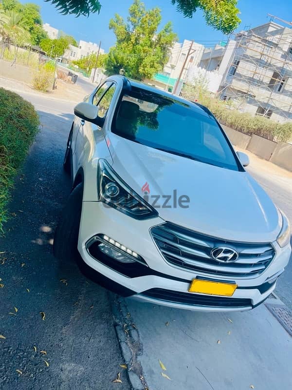 Hyundai Santa Fe 2016 model oman agency car for sell 5