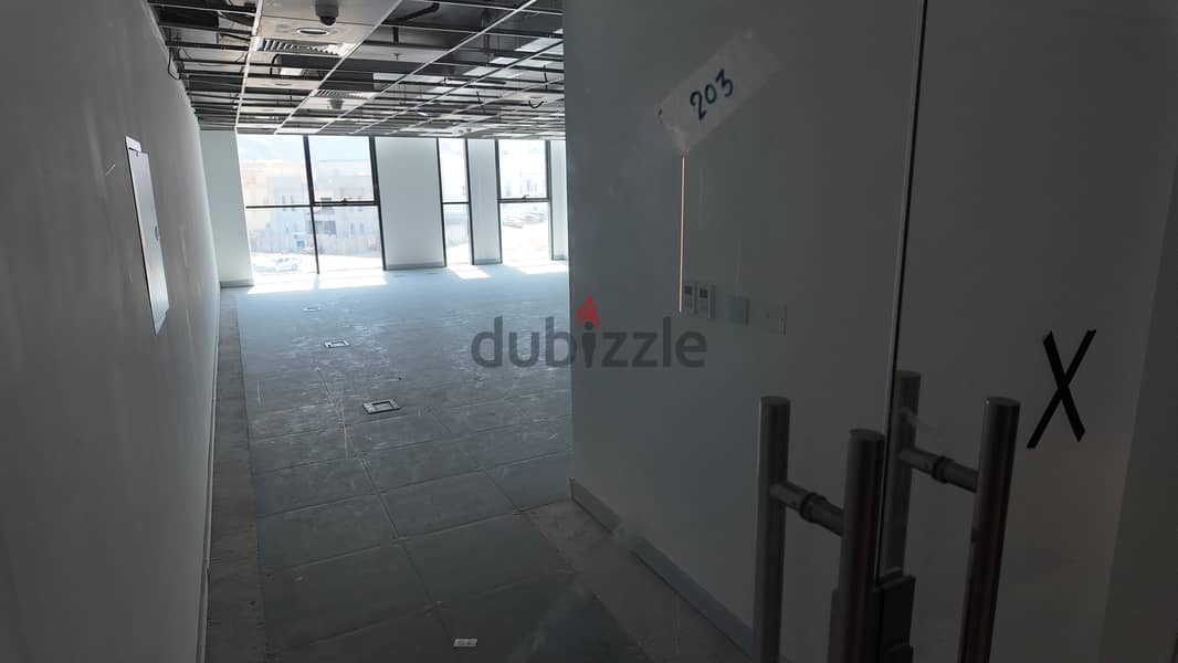 Large office for sale (25% downpayment) مكتب للبيع 0