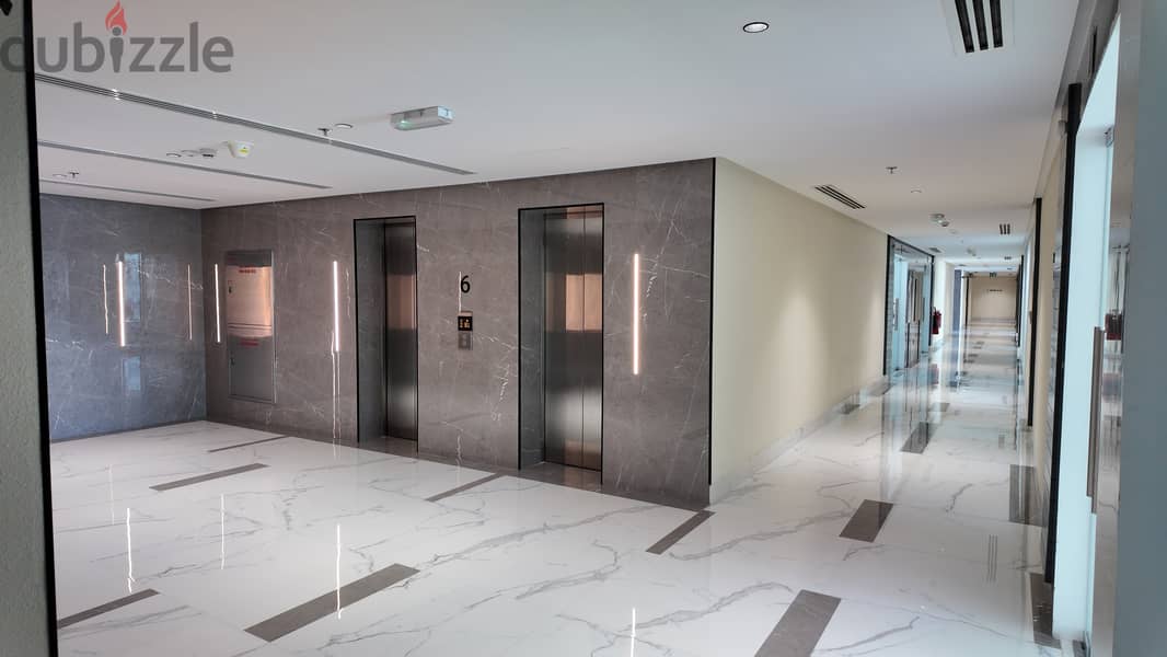 Large office for sale (25% downpayment) مكتب للبيع 2