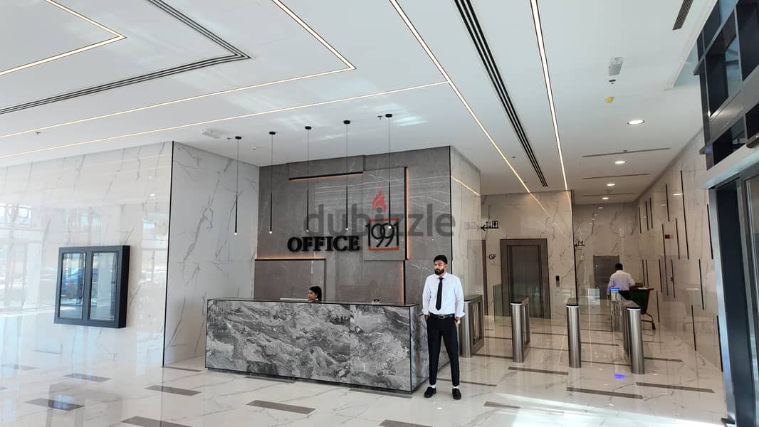 Large office for sale (25% downpayment) مكتب للبيع 5