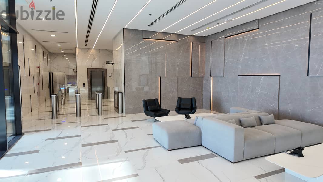 Large office for sale (25% downpayment) مكتب للبيع 6