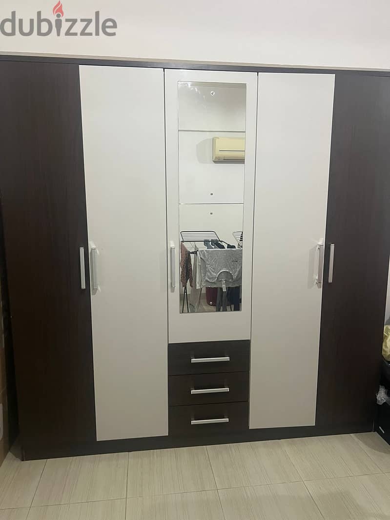 5 door wardrobe and king size bed 3