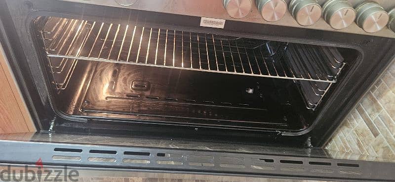 In very good condition used Cooker 4