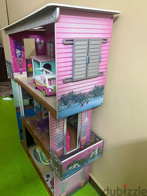 wooden doll house 0