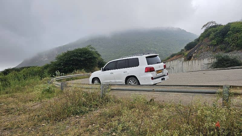 Lexus LX-Series 2010 0