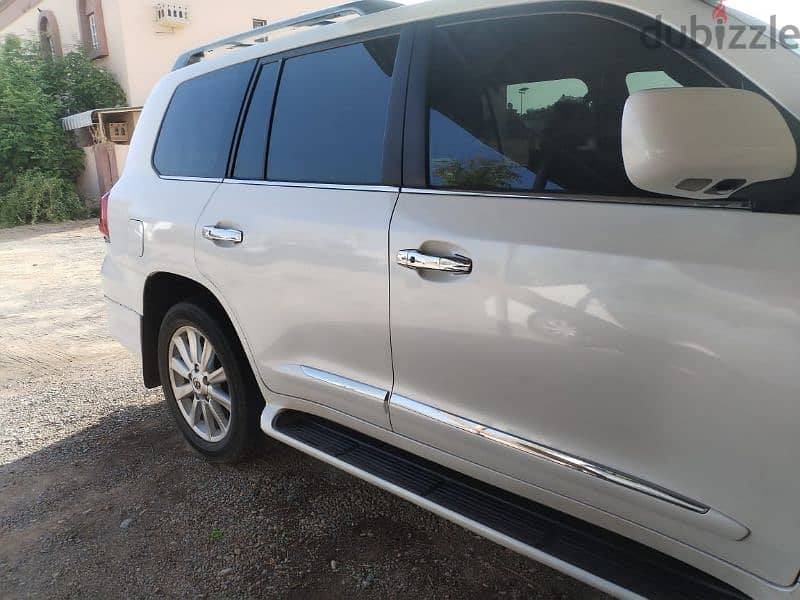 Lexus LX-Series 2010 3