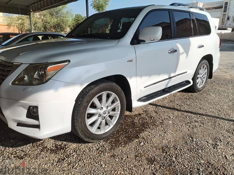 Lexus LX-Series 2010 11