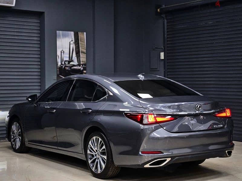 Lexus ES 350 2019 4