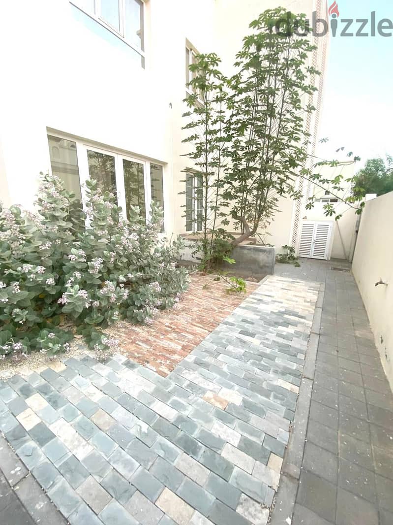 "SR-AK-638 *For Rent: Spacious Commercial Villa in Al Mawaileh South! 2