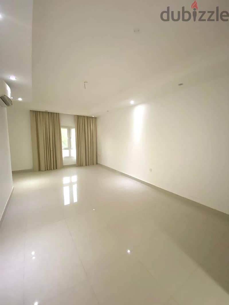 "SR-AK-638 *For Rent: Spacious Commercial Villa in Al Mawaileh South! 4