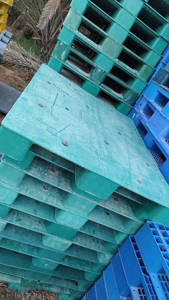 We have all kinds plastic and wooden pallets and boxes sale and buying 1