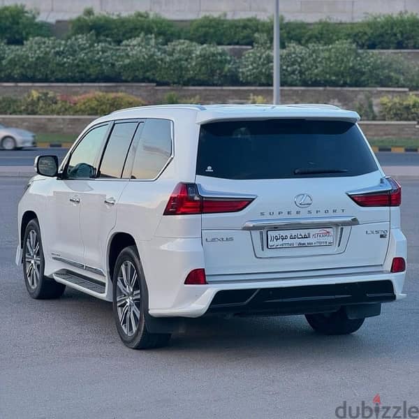 Lexus LX 570 2016 3