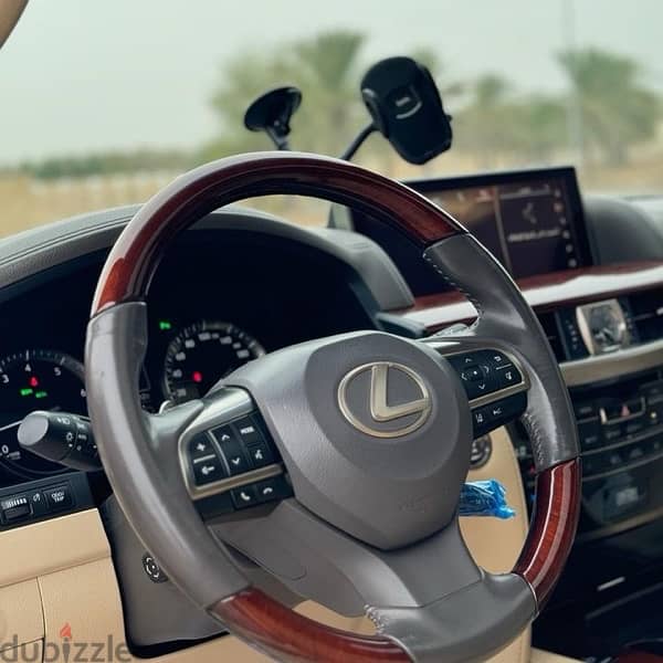 Lexus LX 570 2019 10