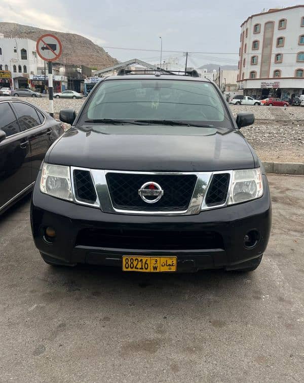 Nissan Pathfinder 2010 model good 7