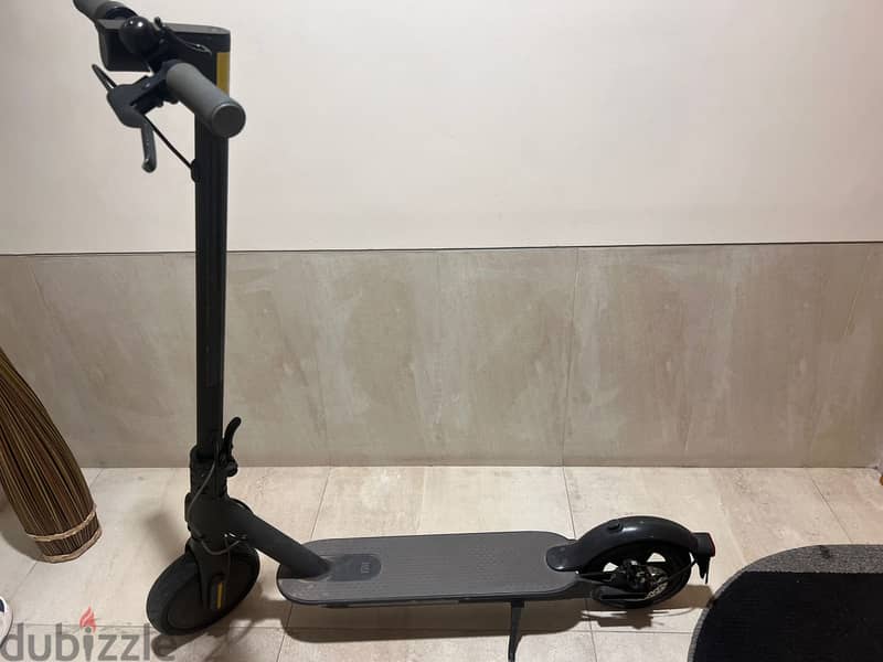 MI Electric Scooter Essential 1