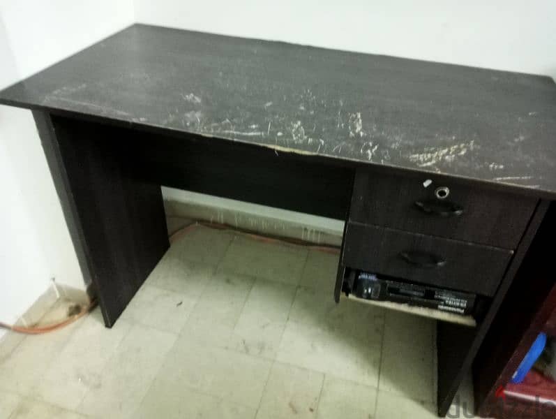 5 riyal only computer table and chair 1