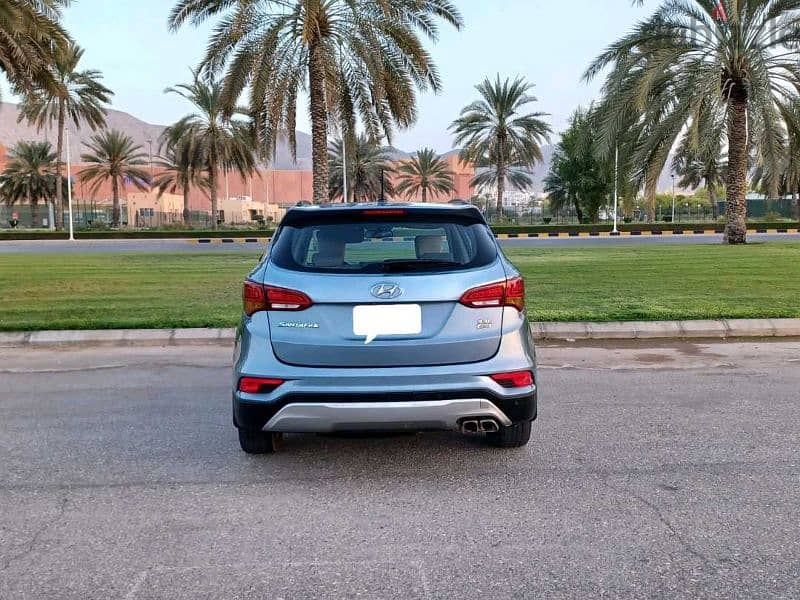 Hyundai Santa Fe 2017 "OMAN CAR"  good condition for sale 4