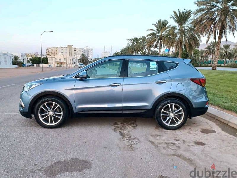 Hyundai Santa Fe 2017 "OMAN CAR"  good condition for sale 6